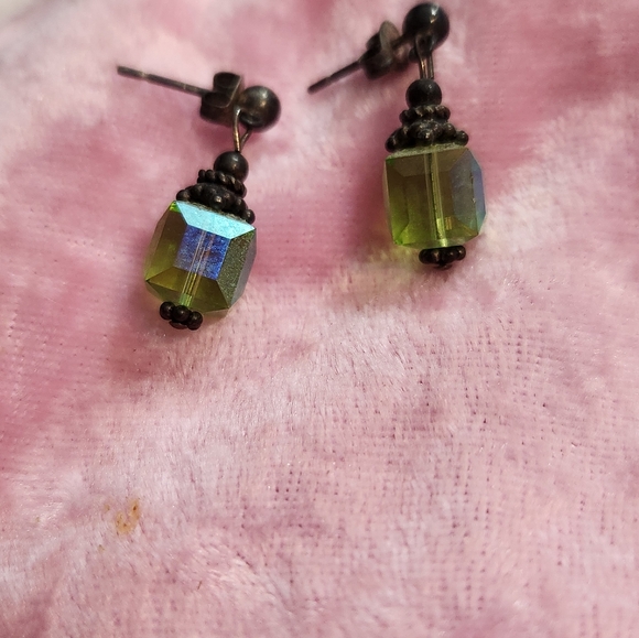 Vintage Peridot Post Earrings - Picture 2 of 4